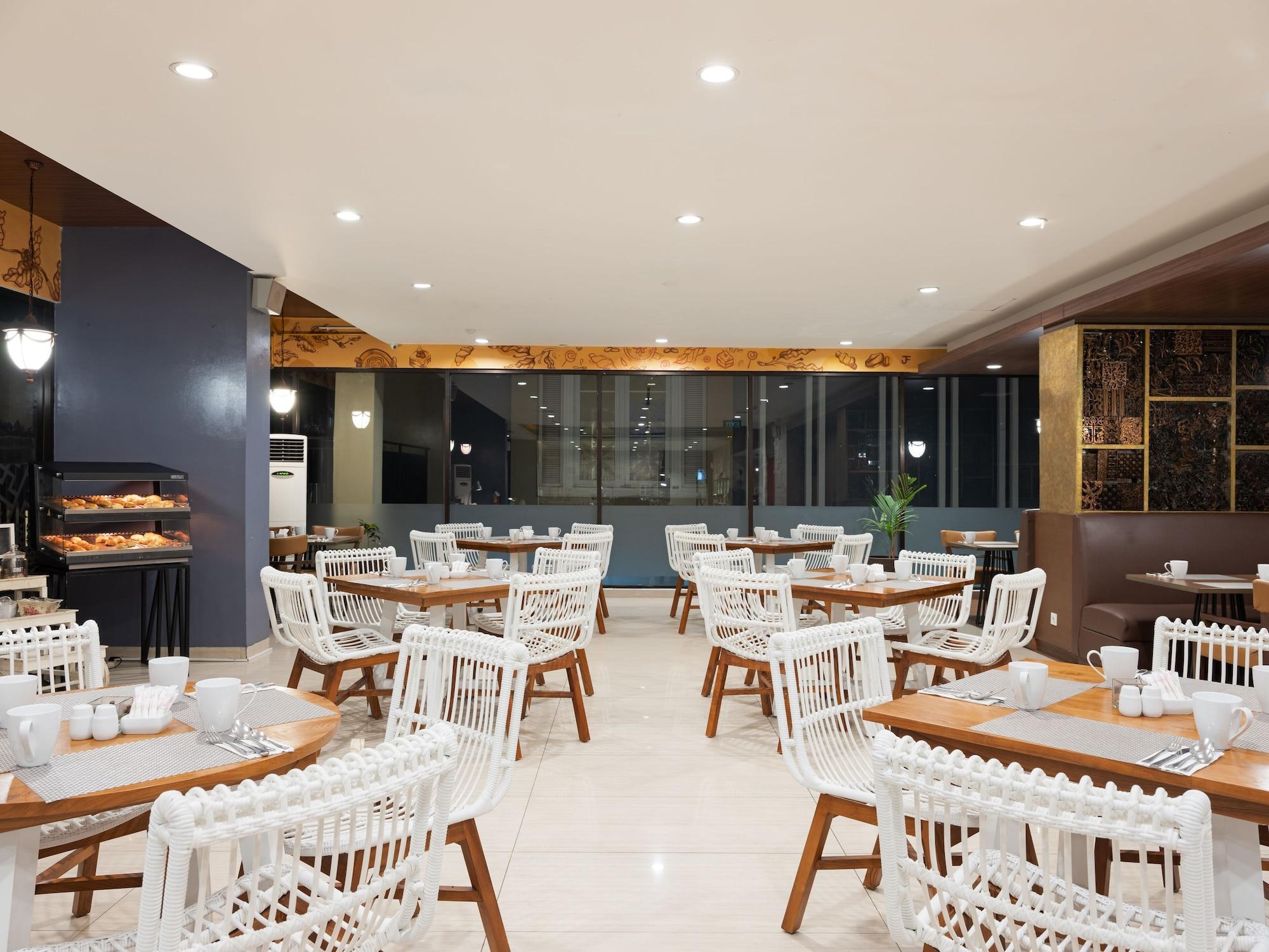 The Alana Hotel & Conference Center Malioboro Yogyakarta By Aston Exterior photo