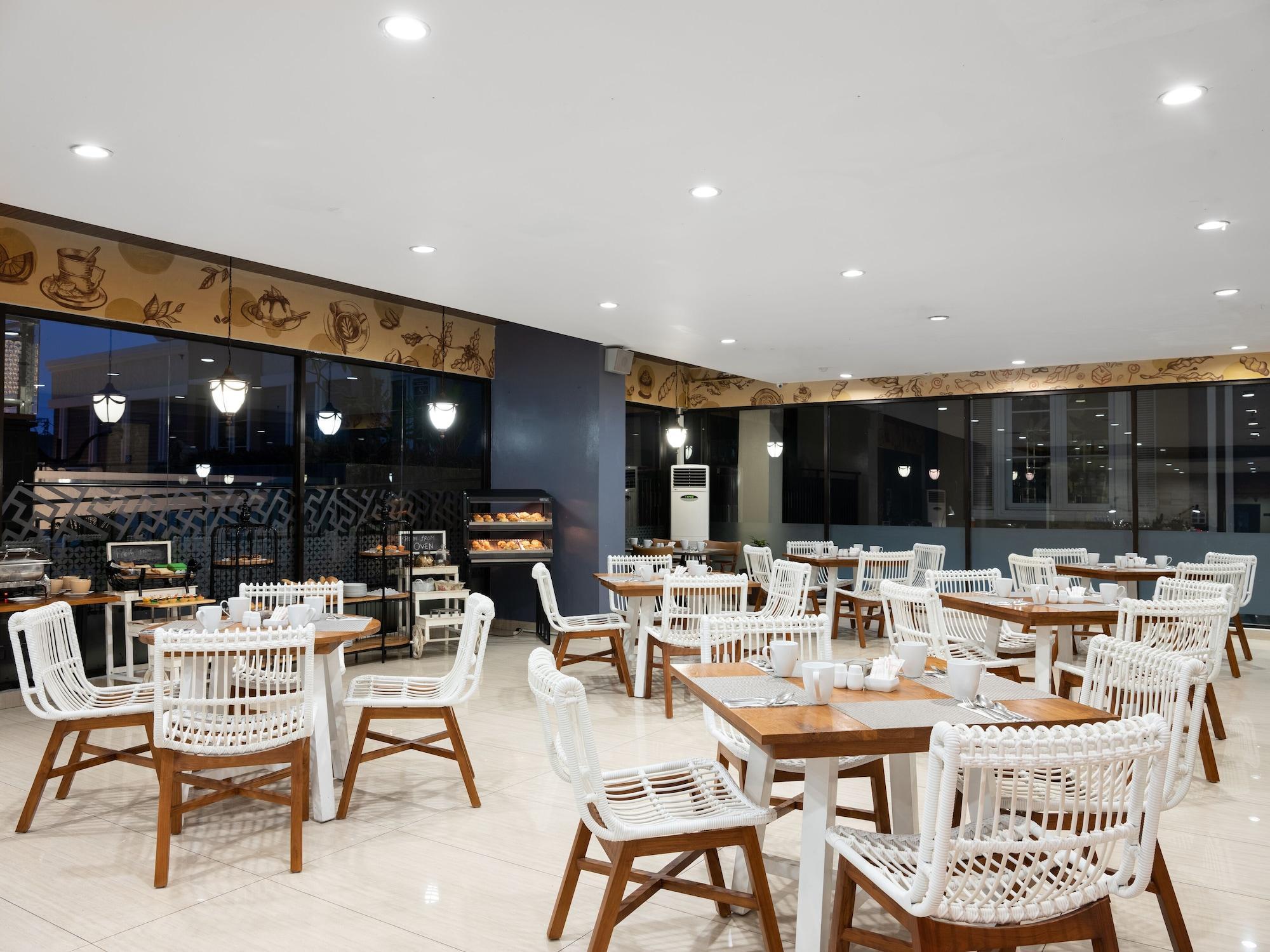 The Alana Hotel & Conference Center Malioboro Yogyakarta By Aston Exterior photo