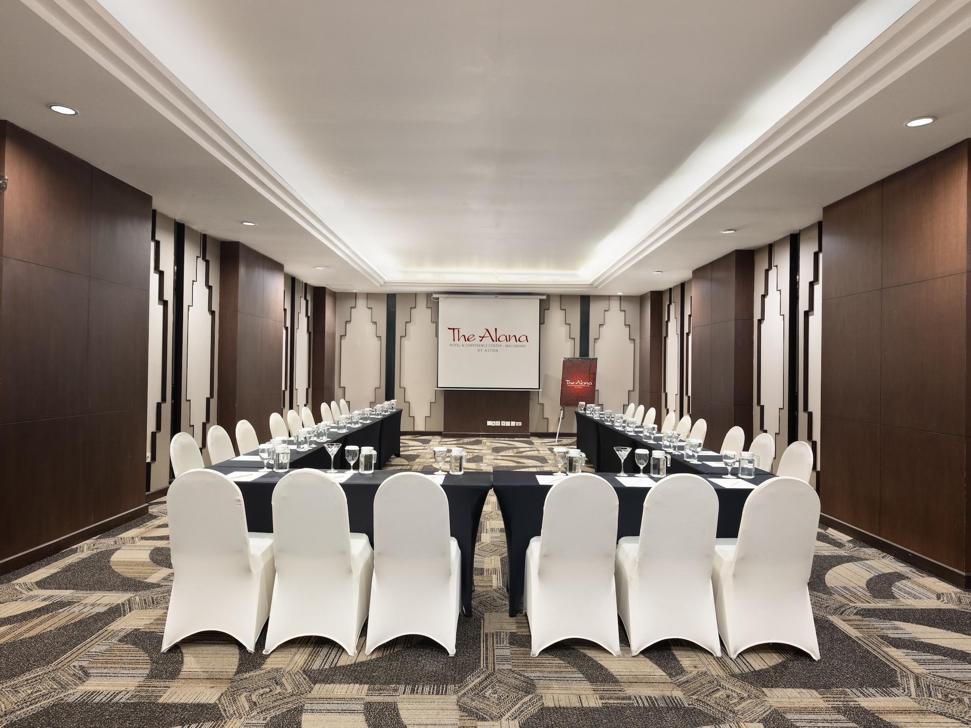 The Alana Hotel & Conference Center Malioboro Yogyakarta By Aston Exterior photo