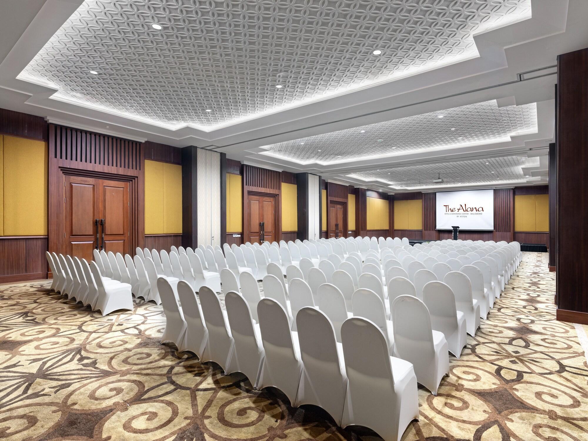 The Alana Hotel & Conference Center Malioboro Yogyakarta By Aston Exterior photo