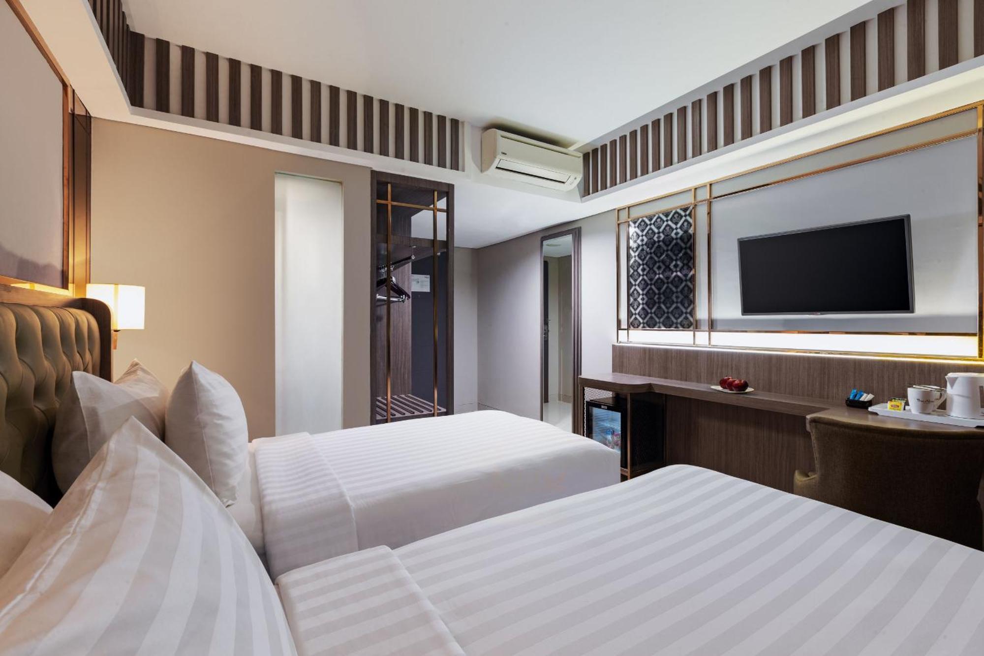 The Alana Hotel & Conference Center Malioboro Yogyakarta By Aston Exterior photo