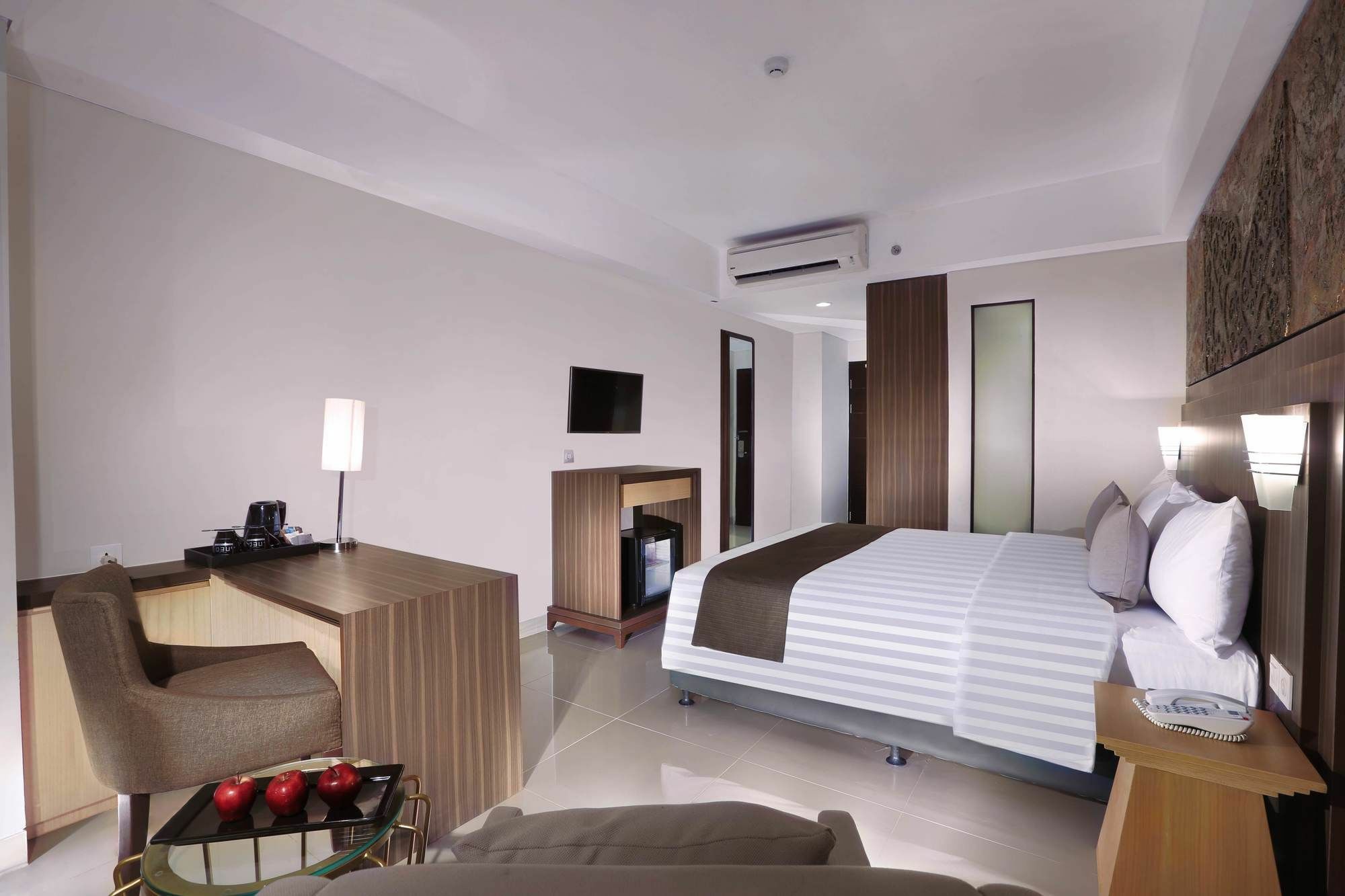 The Alana Hotel & Conference Center Malioboro Yogyakarta By Aston Exterior photo