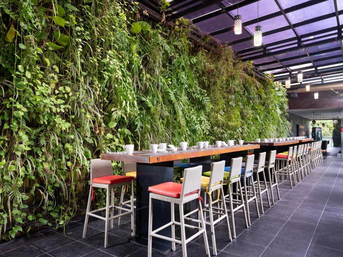 The Alana Hotel & Conference Center Malioboro Yogyakarta By Aston Exterior photo