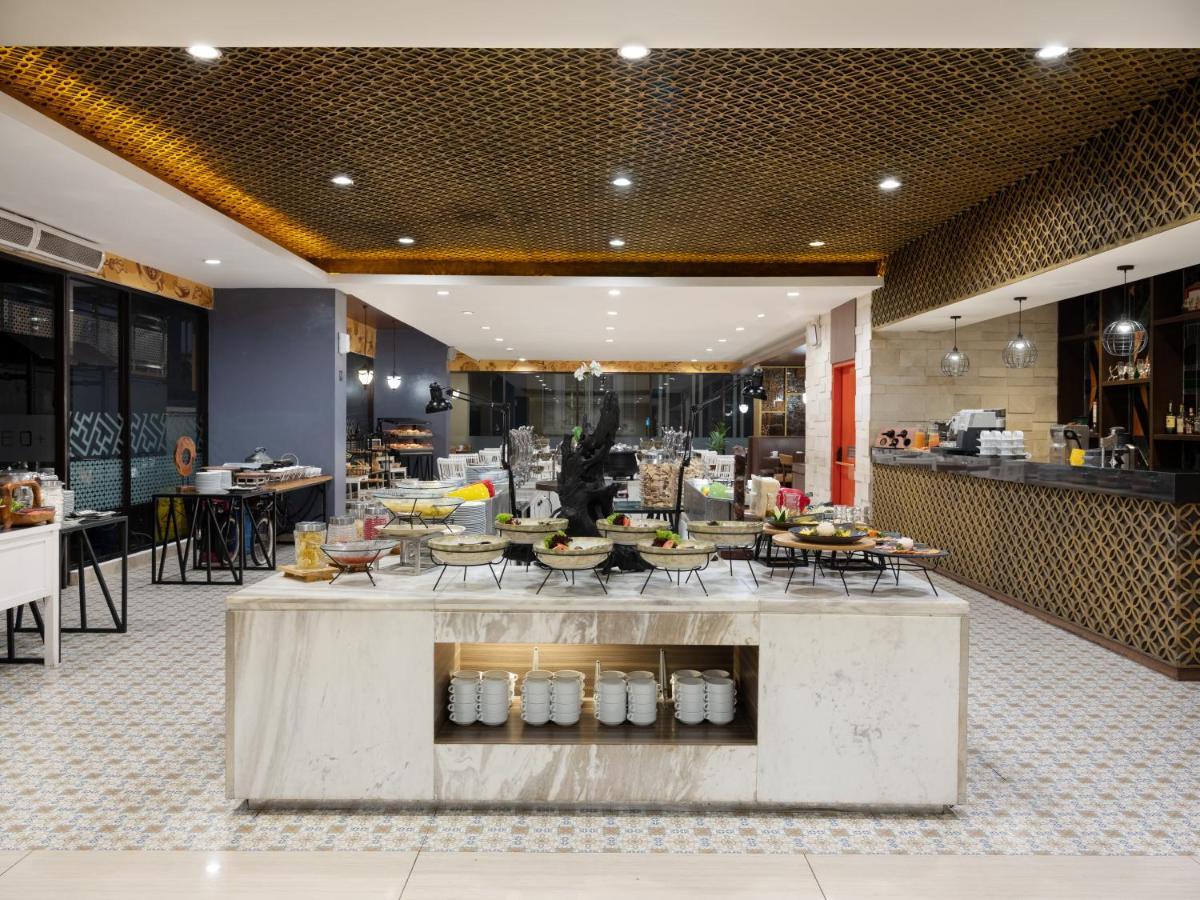 The Alana Hotel & Conference Center Malioboro Yogyakarta By Aston Exterior photo